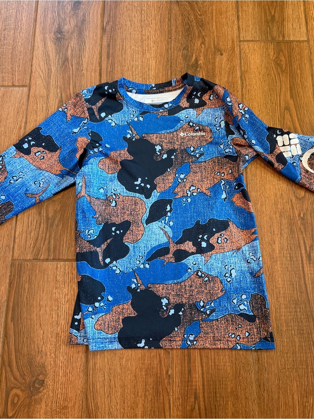 Columbia long sleeve rash guard / boys medium (10/12)